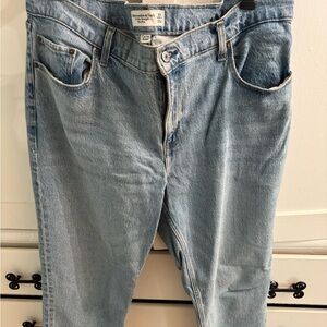 Abercrombie & Fitch Mid Rise 90’s Straight Jean - Curve Love